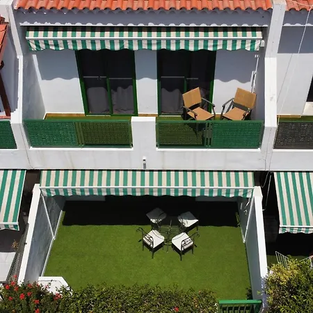 Сasa de vacaciones Agradable adosado con terraza y piscina