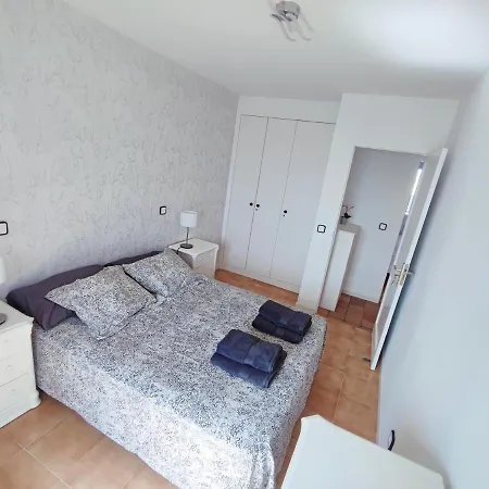 Agradable Adosado Con Terraza Y Piscina Feriehus