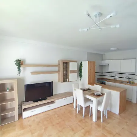 Сasa de vacaciones Agradable adosado con terraza y piscina *