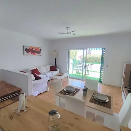 Agradable Adosado Con Terraza Y Piscina بيت للعطل